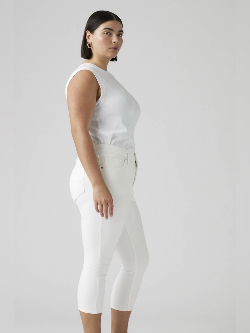 Levi’s Capris in White Denim - 311 Shaping Skinny Capri - Women’s size 31